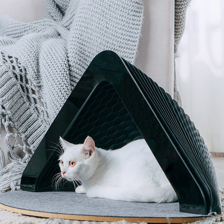 Enclosed Cat House Can Be Used In All Seasons To Keep Warm In Winter